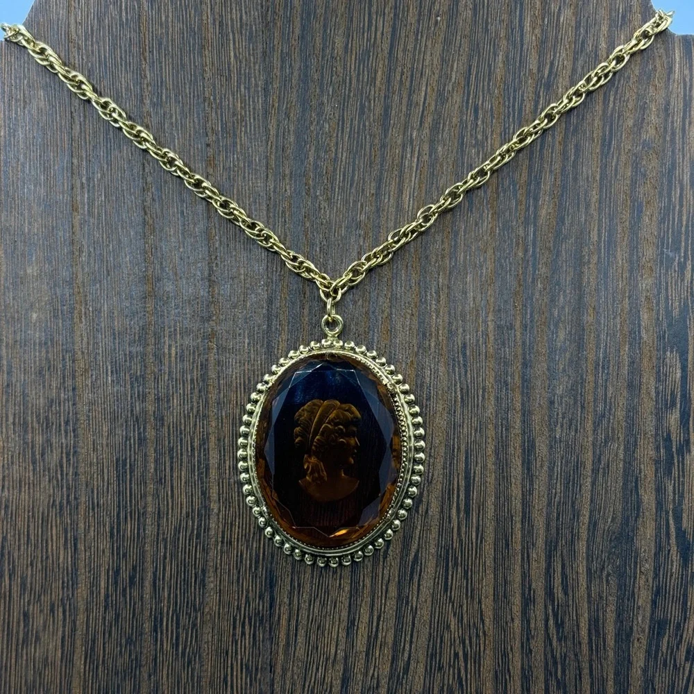 Yesterday’s Treasures Vintage Cameo Necklace Amber‎ Glass Reverse 24” Gold Tone